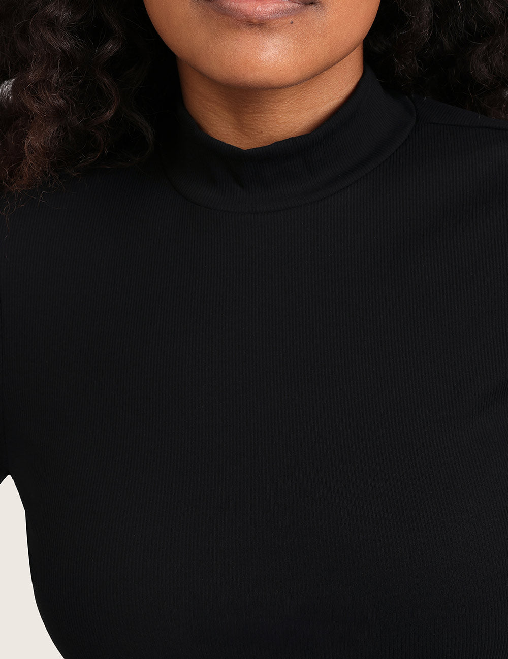 Ribbet Top med Rullekrave