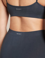 Boody's LYOLYTE® Full Boyleg Brief er let at have på og blød at røre ved. Full Boyleg Brief sidder højt på din talje med en lavt skåret benåbning og har en behagelig flad, sømfri, ribbet linning. Maxi trusser er måske en smule gammeldags, men vores producenter bruger en splinterny teknologi til at lave disse elastiske og sømfri herligheder. De er særligt gode under højtaljede bukser og kjoler.